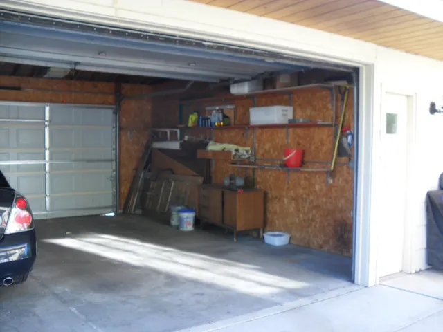 a view of a garage