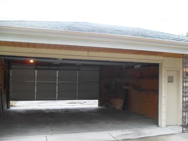 a view of a garage