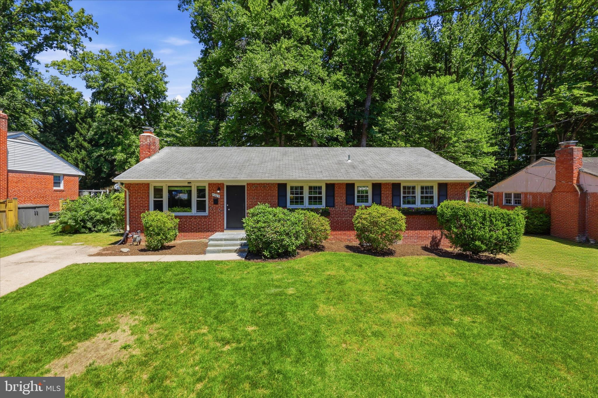 5609 Sedgwick Lane Springfield, VA 22151 - Photo 3 of 41 Brick 2300 sq ft on .24 level acre