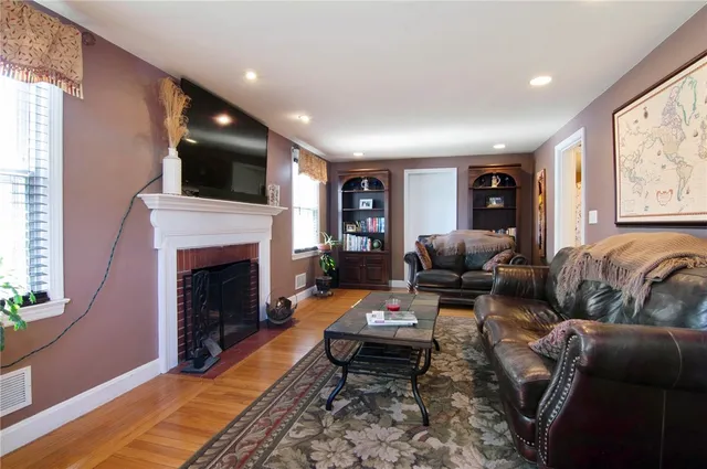 $3,350 | 253 Fairfax Drive, Warwick, RI 02888