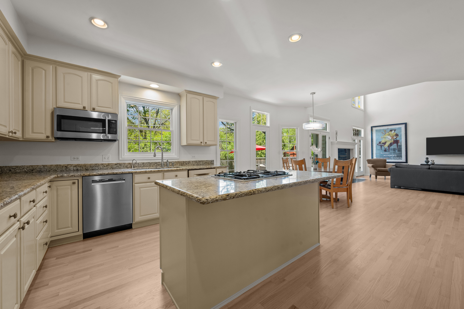 1114 Oxford Road Deerfield, IL 60015 - Photo 5 of 29