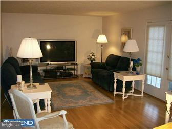 608 Signers Circle Evesham, NJ 08053 - Photo 4 of 12 Family Room
