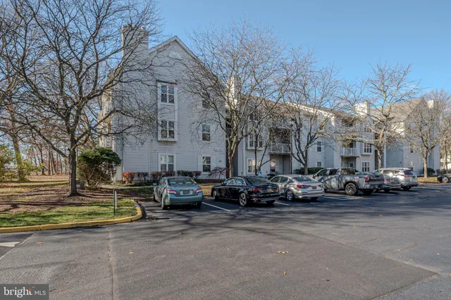 $179,900 | 410 Ashton Lane, Unit 410, New Castle, DE 19720