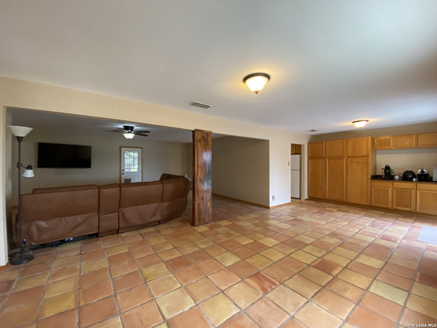60 Wisdom Road Pleasanton, TX 78064 - Photo 14 of 29 a view of a livingroom with furniture
