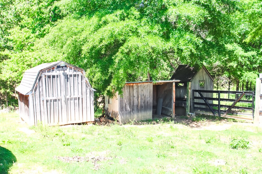 13400 Old Kentucky Road Walling, TN 38587 - Photo 17 of 24
