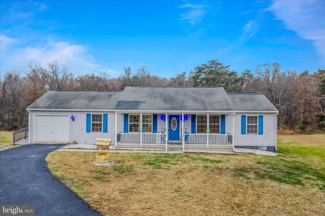 front view of house with a yard
