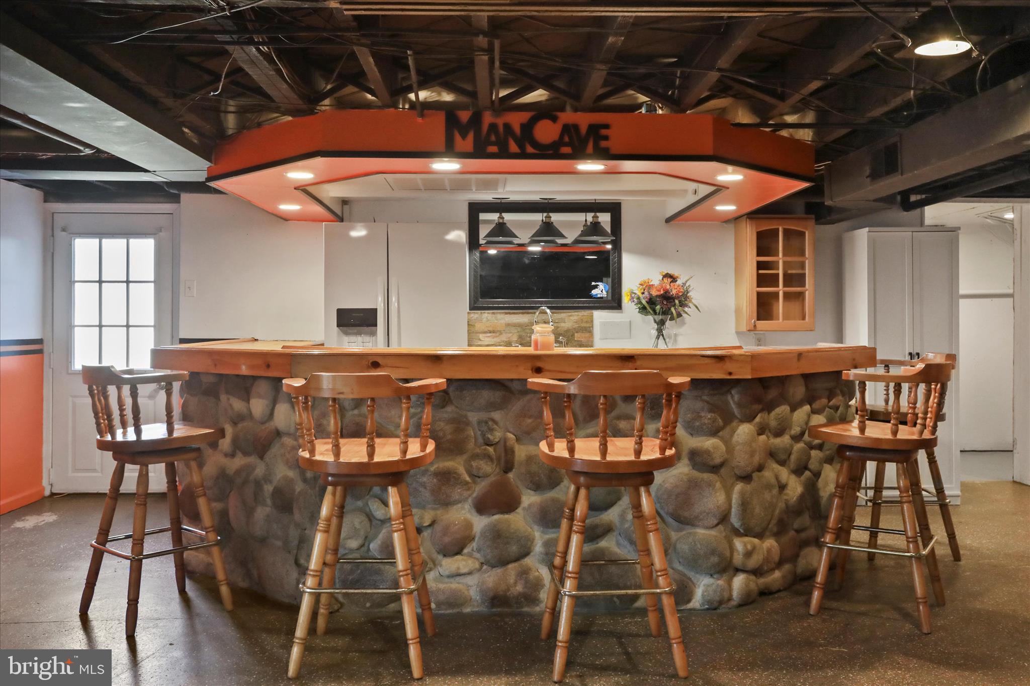 1064 Strasburg Road Front Royal, VA 22630 - Photo 30 of 48 Wet bar