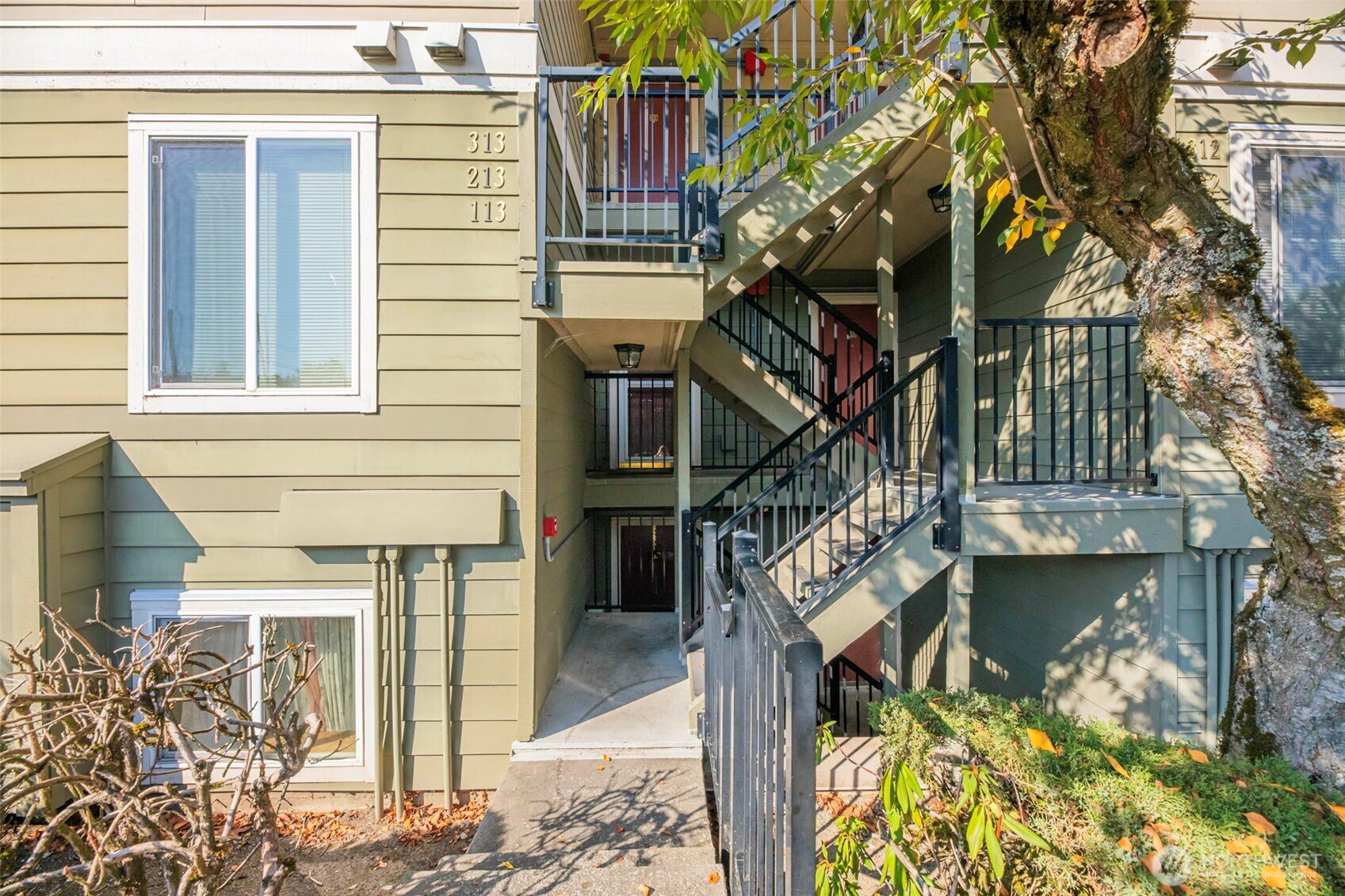3233 Northeast 12th Street, Unit 313 Renton, WA 98056 - Photo 3 of 39 Gallery Image 3