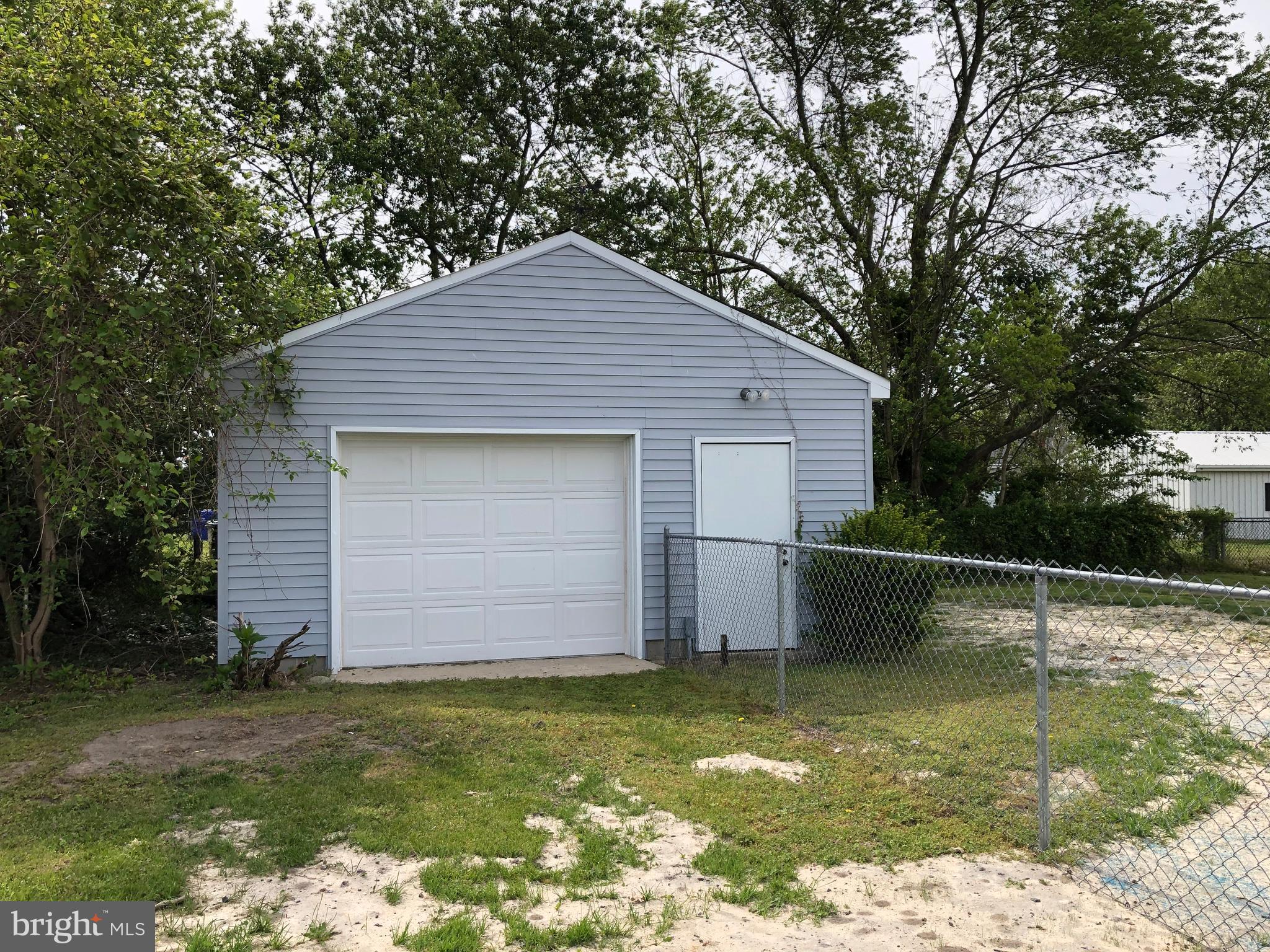 10692 Georgetown Road Laurel, DE 19956 - Photo 5 of 23 Handy Garage and fenced back yard!!!