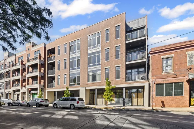 $675,000 | 1824 West Foster Avenue, Unit 302, Chicago, IL 60640