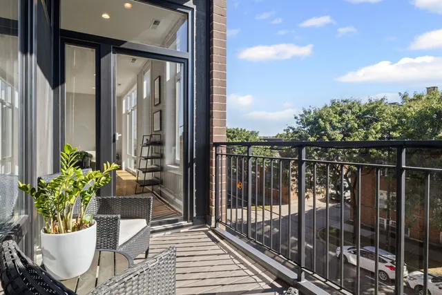 $675,000 | 1824 West Foster Avenue, Unit 302, Chicago, IL 60640