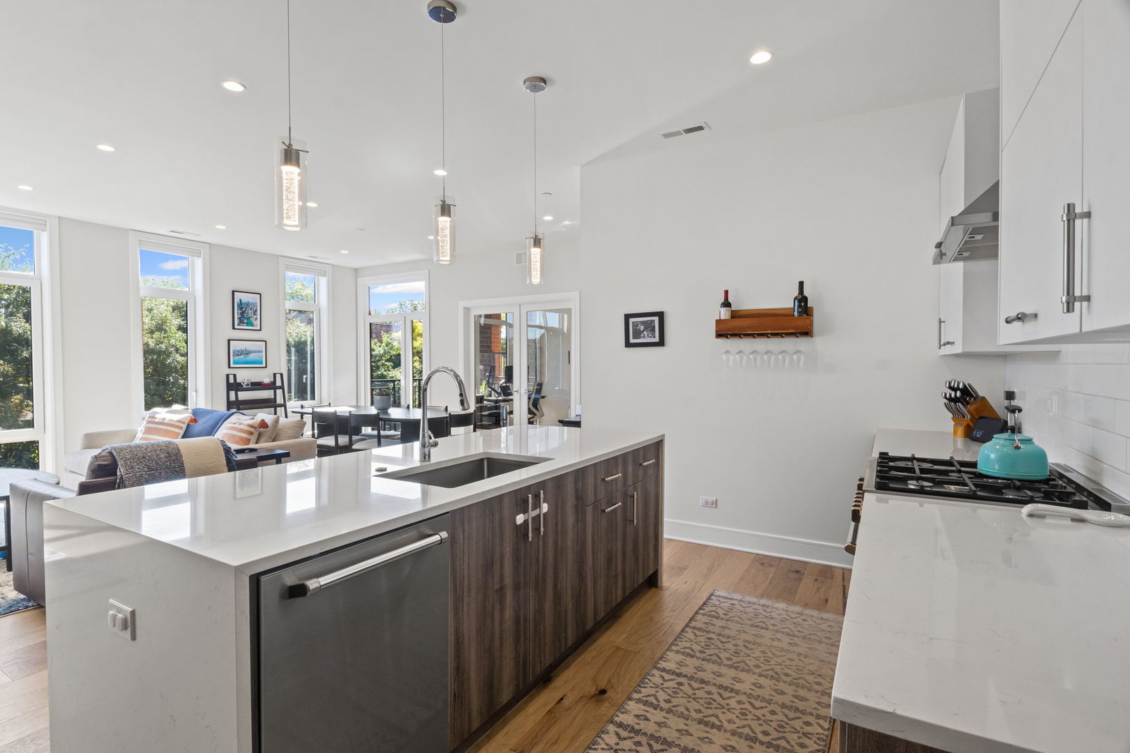 1824 West Foster Avenue, Unit 302 Chicago, IL 60640 - Photo 4 of 15