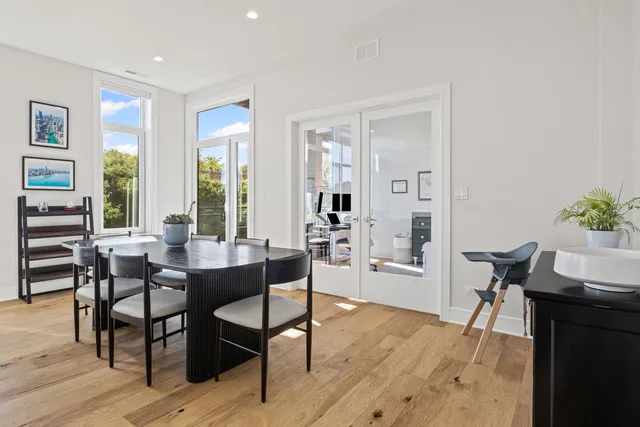 $675,000 | 1824 West Foster Avenue, Unit 302, Chicago, IL 60640