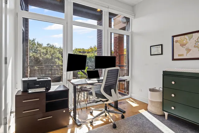 $675,000 | 1824 West Foster Avenue, Unit 302, Chicago, IL 60640