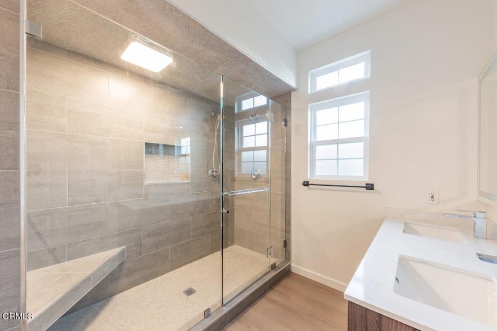 11829 Gateway Boulevard, Unit 2 Los Angeles, CA 90064 - Photo 12 of 15 shower