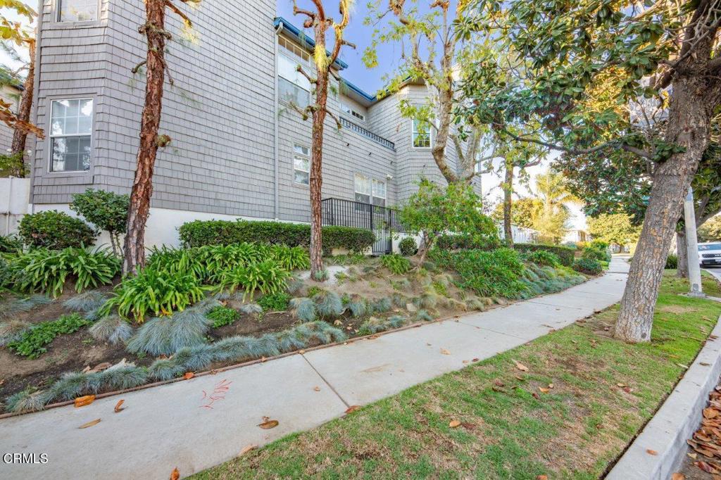 11829 Gateway Boulevard, Unit 2 Los Angeles, CA 90064 - Photo 15 of 15 subject