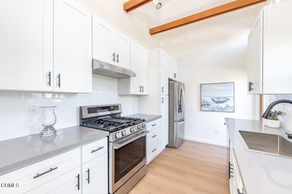 11829 Gateway Boulevard, Unit 2 Los Angeles, CA 90064 - Photo 5 of 15 kitchen 2