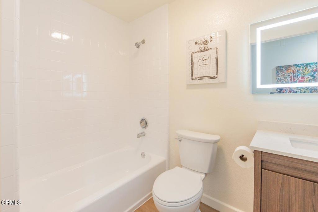 11829 Gateway Boulevard, Unit 2 Los Angeles, CA 90064 - Photo 10 of 15 bathroom 2