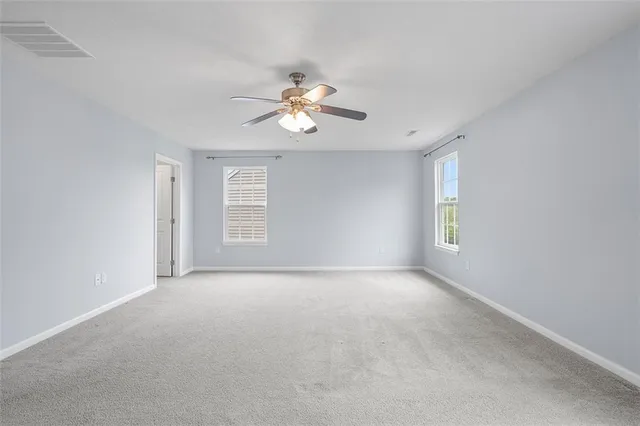 a view of empty room with window