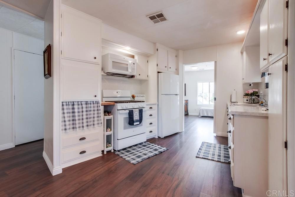 1120 East Mission Road, Unit 27 Fallbrook, CA 92028 - Photo 18 of 46
