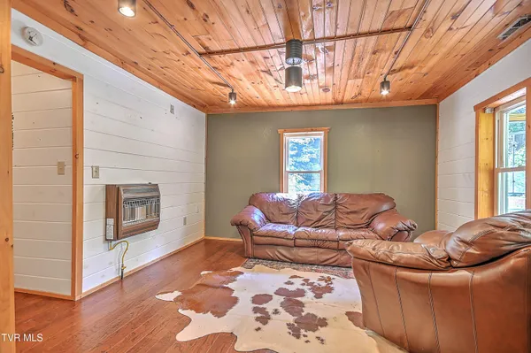 $2,645,000 | 16765 Bristol Highway, Bristol, VA 24202