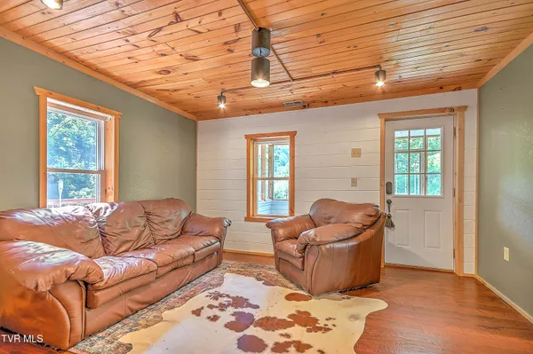 $2,645,000 | 16765 Bristol Highway, Bristol, VA 24202