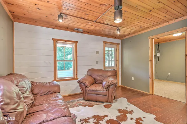 $2,645,000 | 16765 Bristol Highway, Bristol, VA 24202