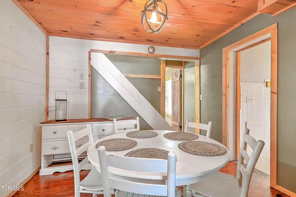 $2,645,000 | 16765 Bristol Highway, Bristol, VA 24202