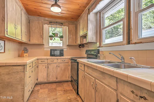 $2,645,000 | 16765 Bristol Highway, Bristol, VA 24202