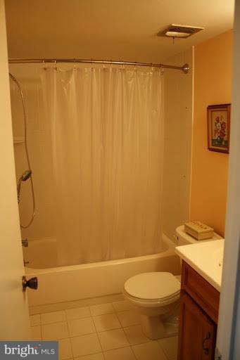 9822 Georgia Avenue, Unit 19201 Silver Spring, MD 20902 - Photo 6 of 14 a bathroom with a toilet and shower