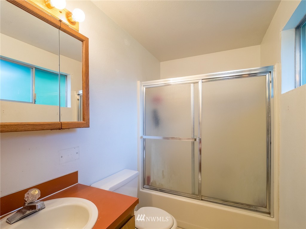 915 218th Place Southeast Bothell, WA 98021 - Photo 14 of 23