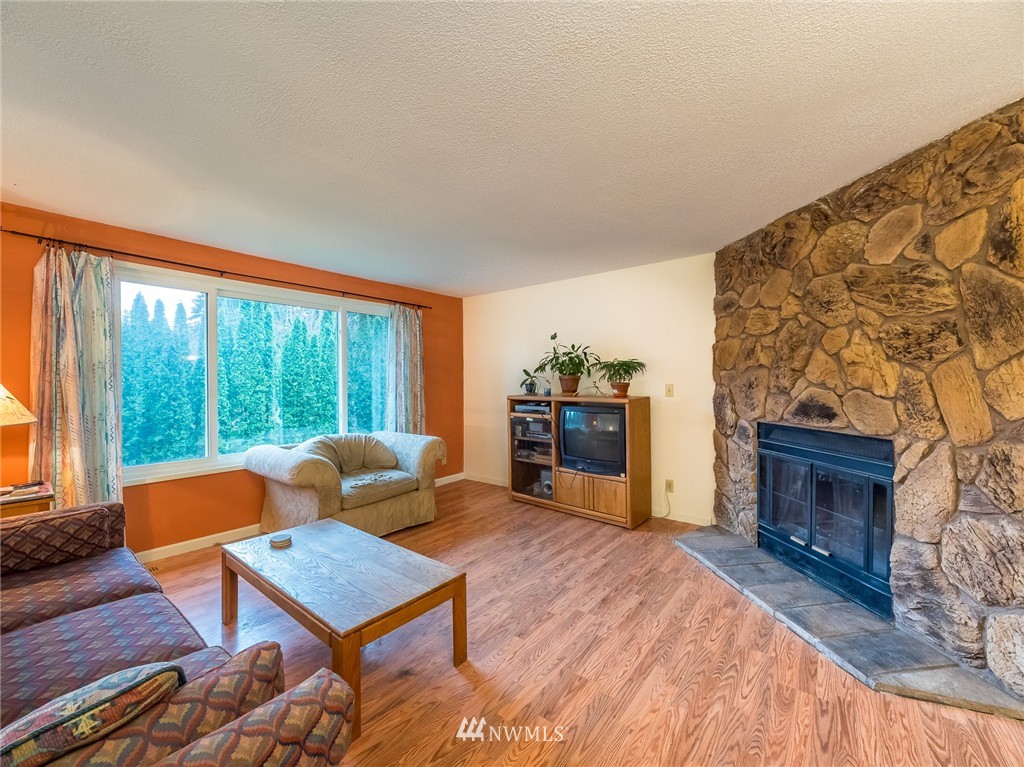 915 218th Place Southeast Bothell, WA 98021 - Photo 3 of 23