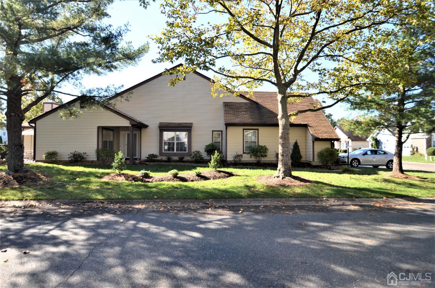 4 Hempstead Road Monroe Township, NJ 08831 - Photo 3 of 37 Gallery Image 3