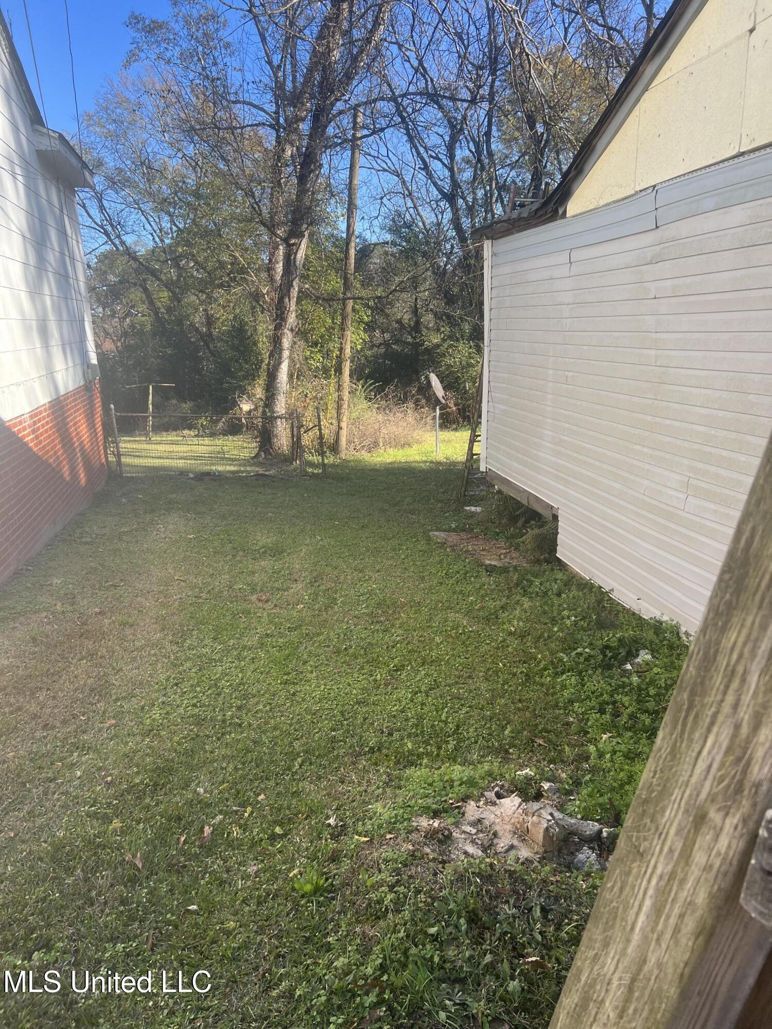 1012 Terrace Avenue Jackson, MS 39209 - Photo 3 of 32 IMG_1635