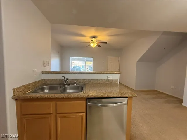 $1,420 | 7701 West Robindale Road, Unit 156, Las Vegas, NV 89113