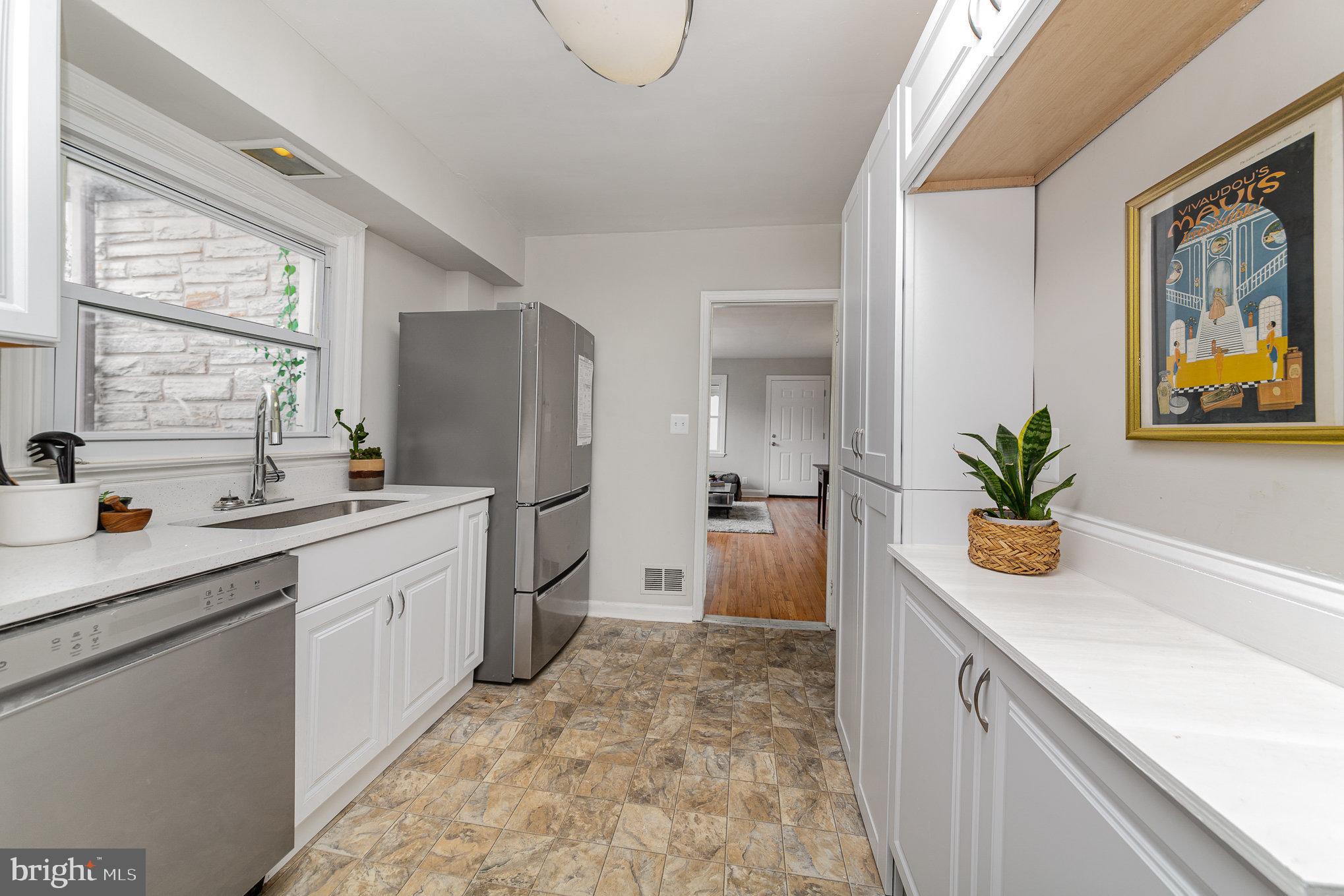 4405 Rokeby Road Baltimore, MD 21229 - Photo 4 of 23