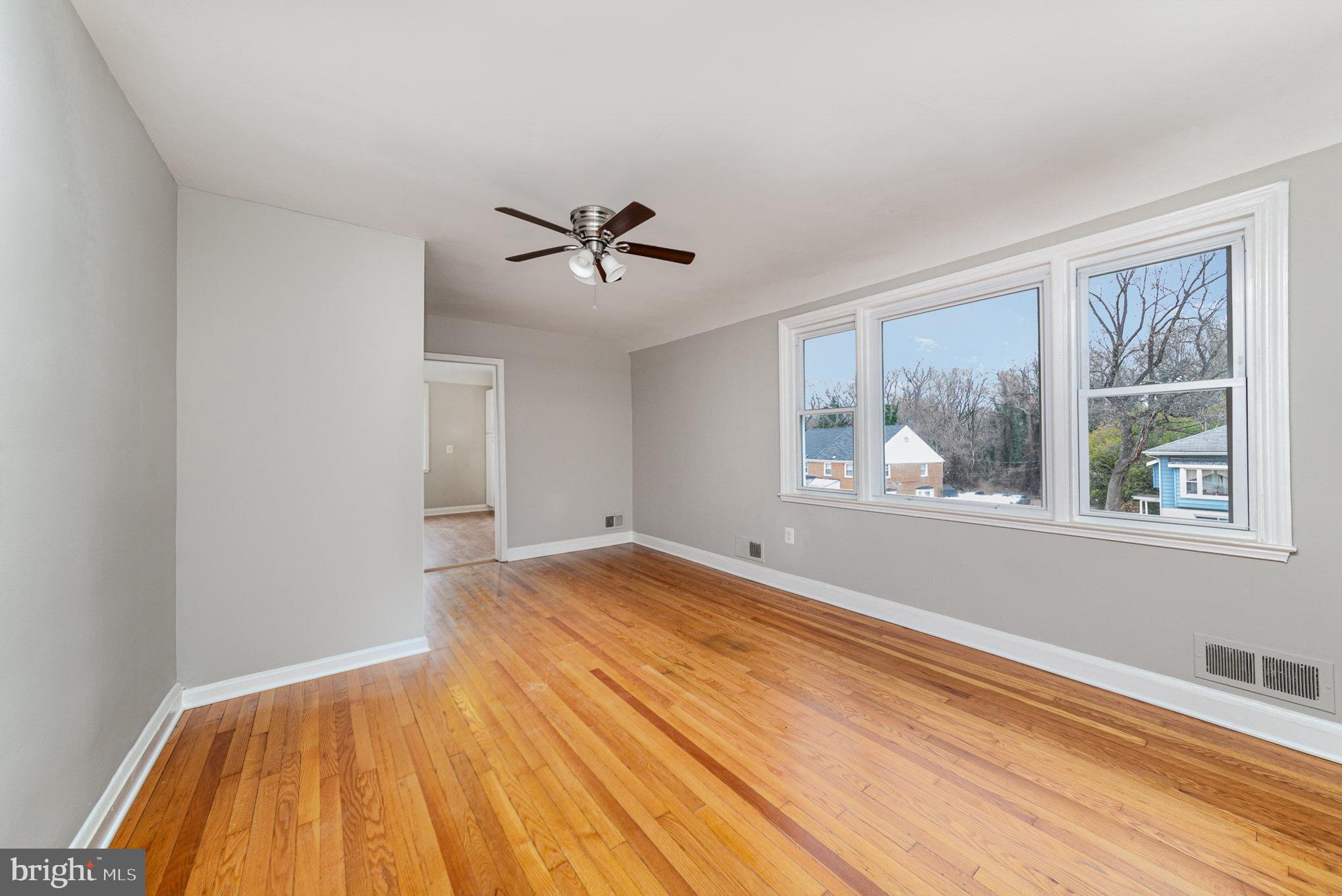 4405 Rokeby Road Baltimore, MD 21229 - Photo 6 of 23