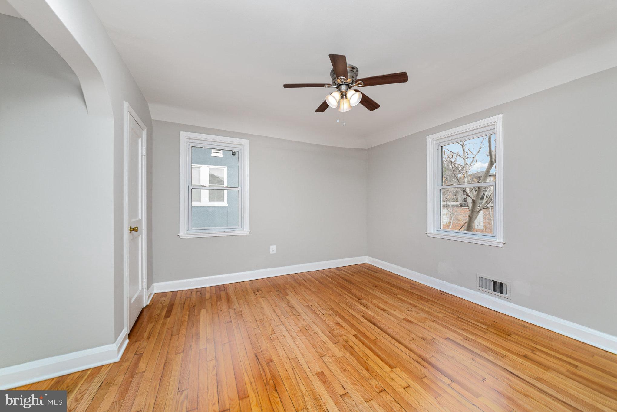 4405 Rokeby Road Baltimore, MD 21229 - Photo 7 of 23