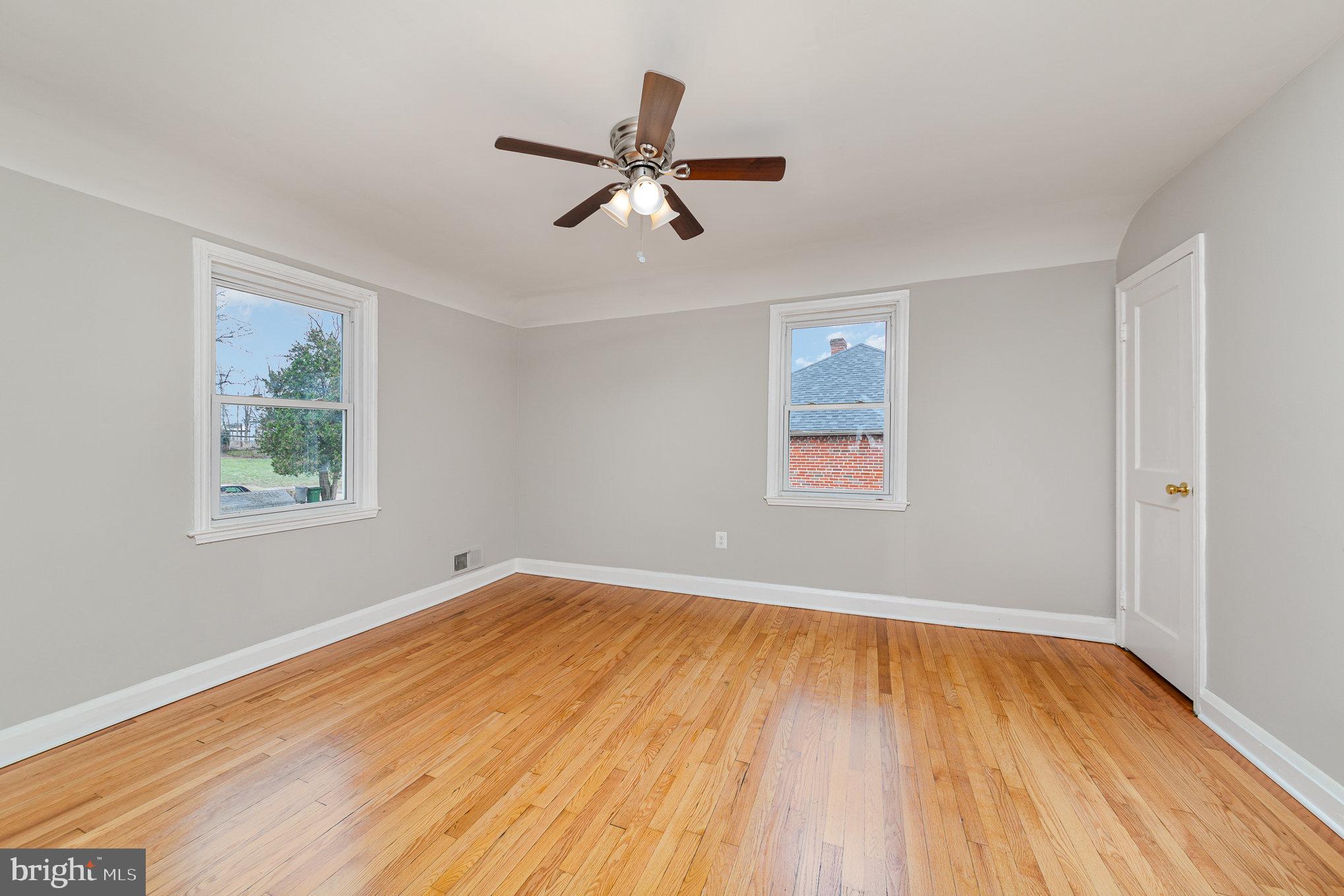4405 Rokeby Road Baltimore, MD 21229 - Photo 8 of 23