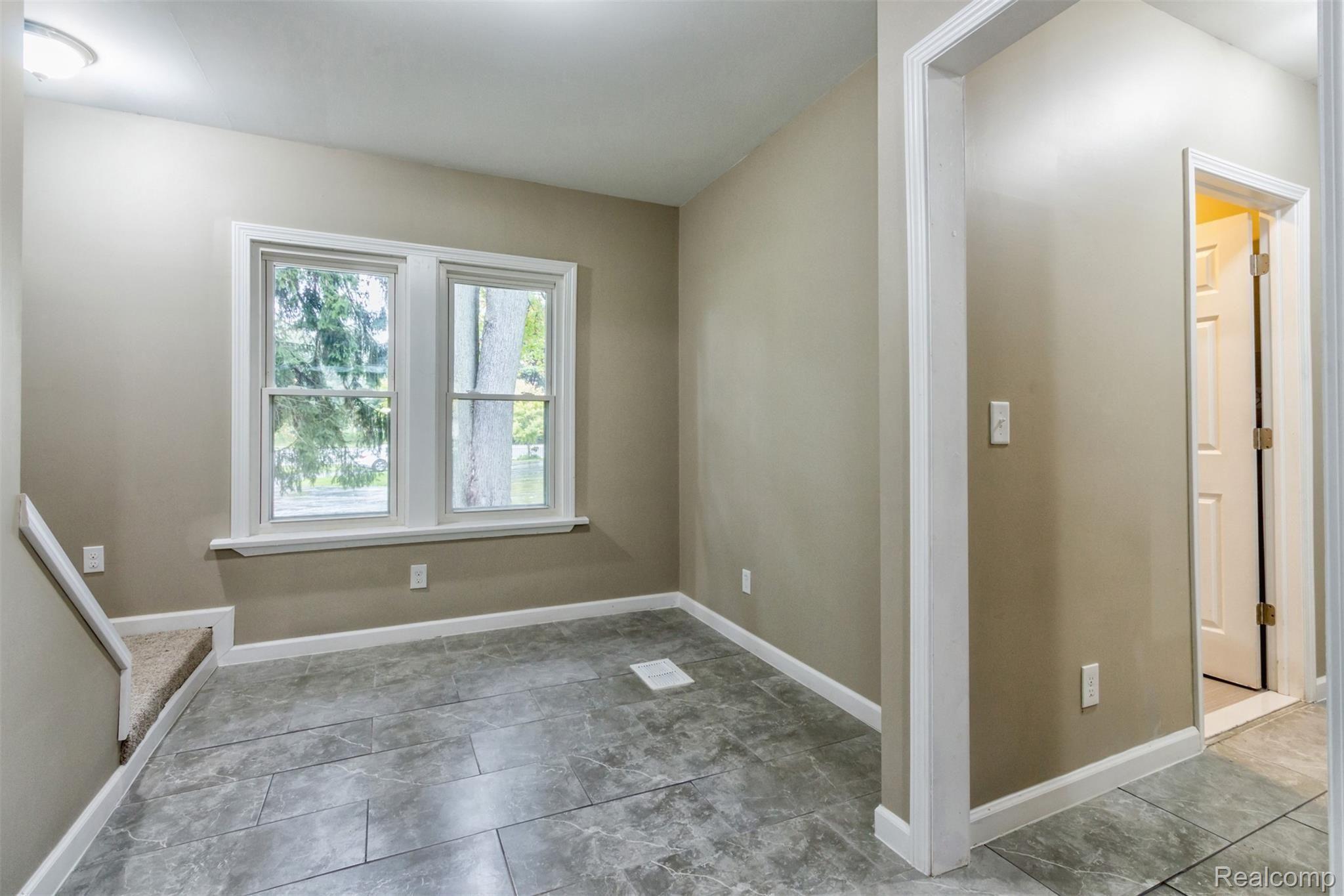 26403 Inkster Road Flat Rock, MI 48134 - Photo 13 of 41 13.jpg