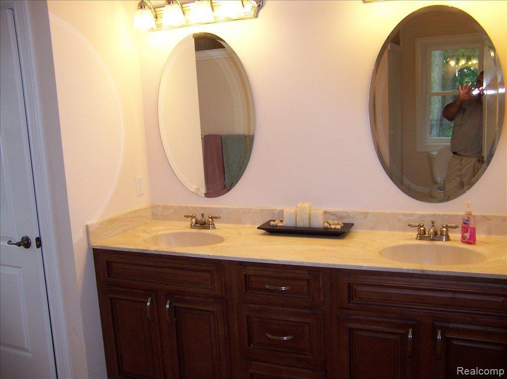 9215 Center Road Fenton, MI 48430 - Photo 8 of 17 Master Bath Double Sinks