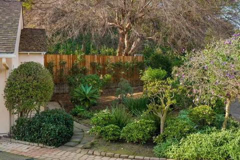 $1,455,000 | 925 West Victoria Street, Santa Barbara, CA 93101