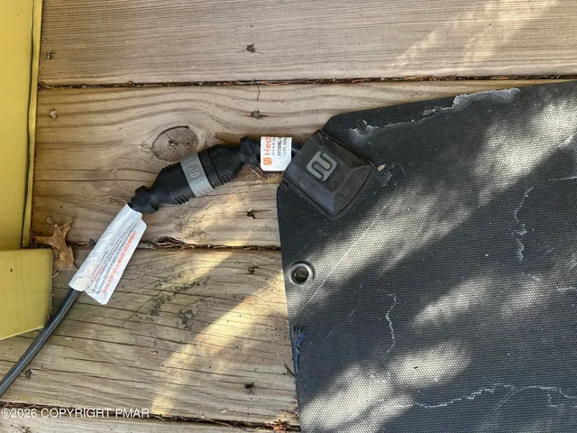 a view of parking area