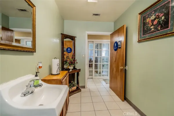 a en suite bathroom with a sink and mirror