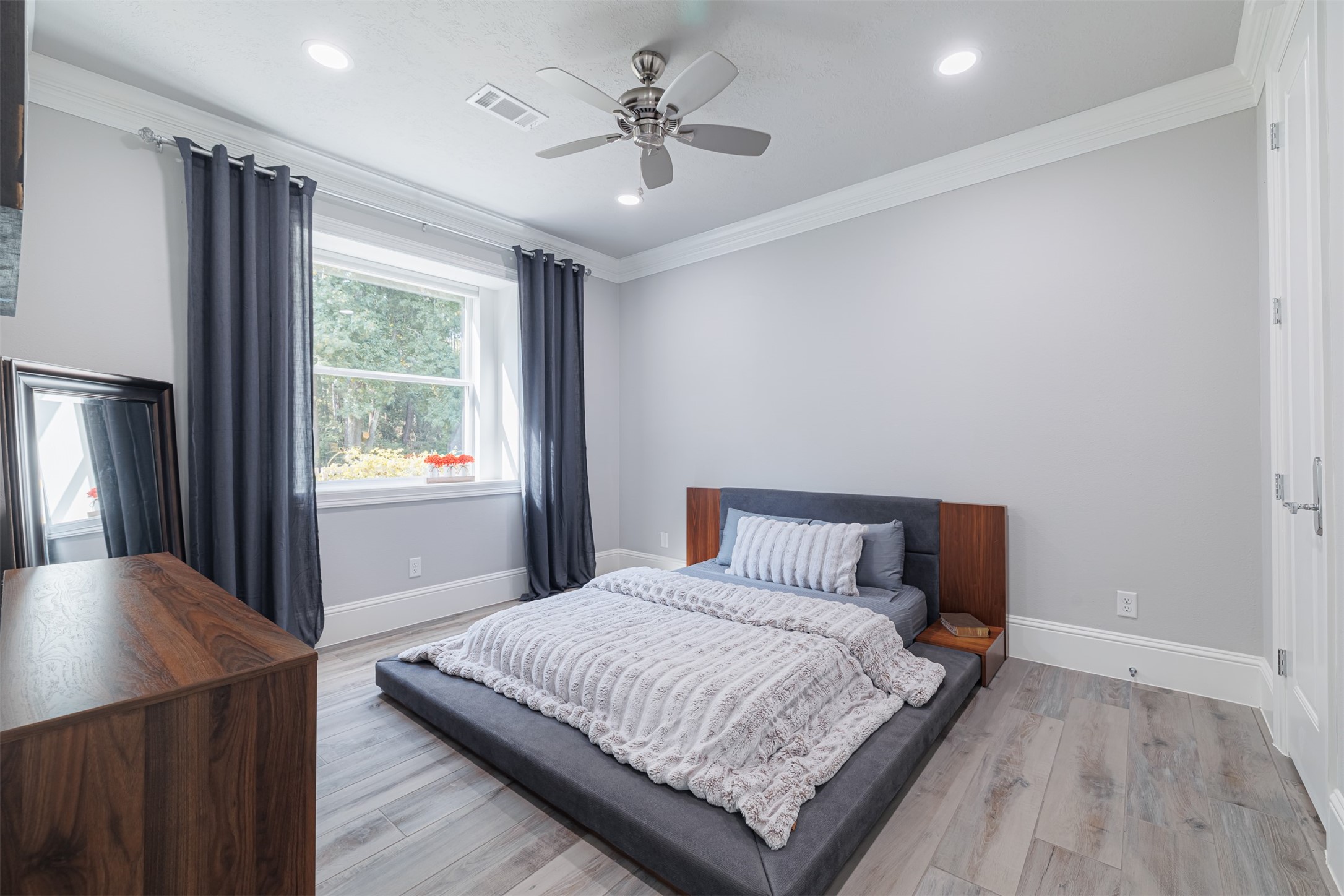 16636 Stonecrest Drive Conroe, TX 77302 - Photo 16 of 40 Bedroom 4:
A tranquil retreat tucked away for comfort and privacy, this bedroom offers serene views and peaceful rest, paired with timeless finishes and crown molding.