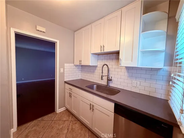 $1,850 | 208 Granada Avenue, Unit 210B, Long Beach, CA 90803