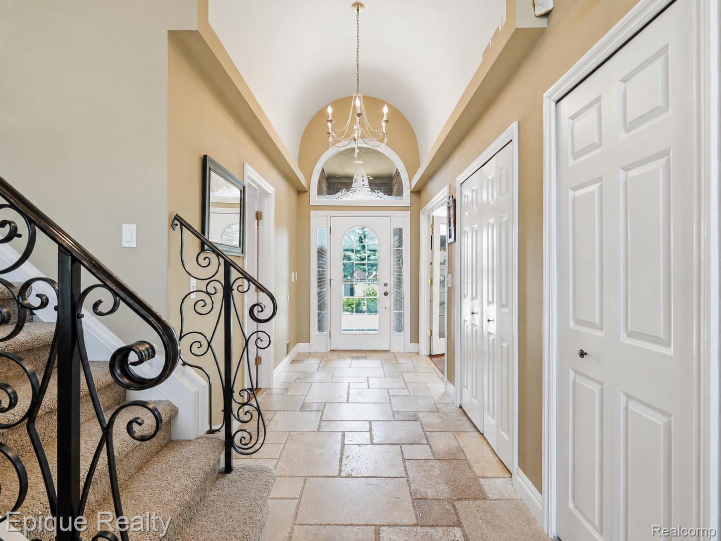 33124 North River Road Harrison Township, MI 48045 - Photo 5 of 77 foyer 1.jpg