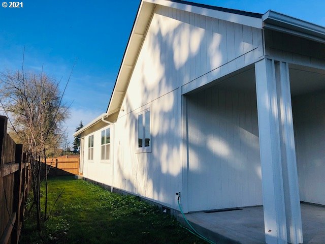 1367 S Street Springfield, OR 97477 - Photo 10 of 32 Gallery Image 10