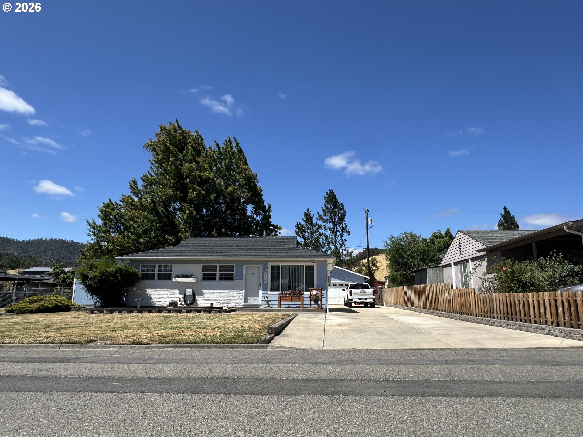 946 East 4th Avenue Riddle, OR 97469 - Photo 1 of 1