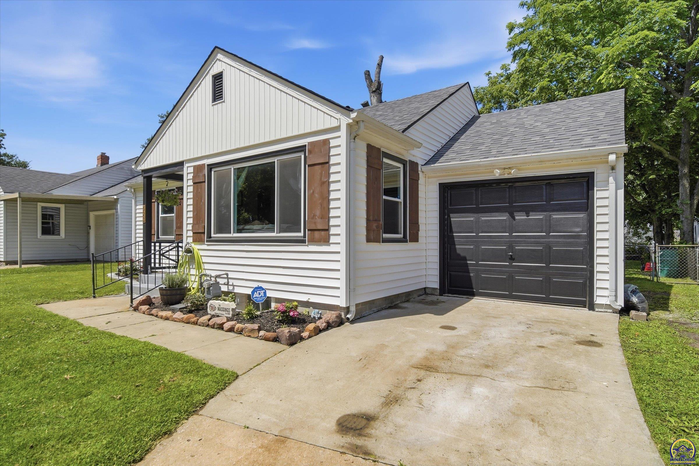 623 Southwest High Avenue Topeka, KS 66606 - Photo 4 of 30